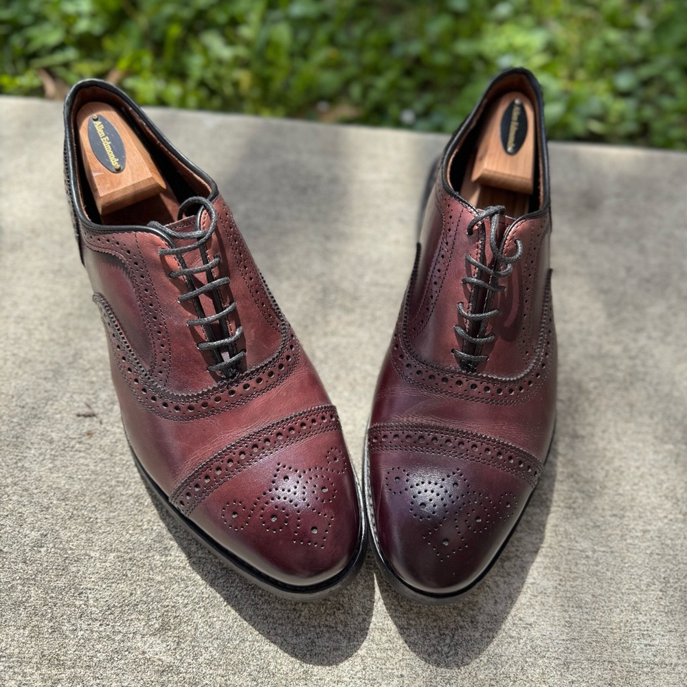 Allen Edmonds Strand Oxford Brogue Shoes size 10.5 EEE Vibram sole, Merlot color